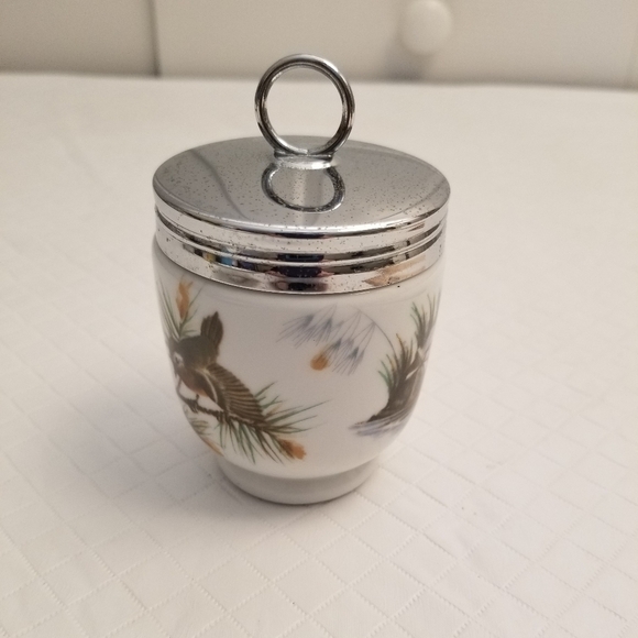 Vintage Royal Worcester Procelain Wren egg codder made in england. - Picture 2 of 6